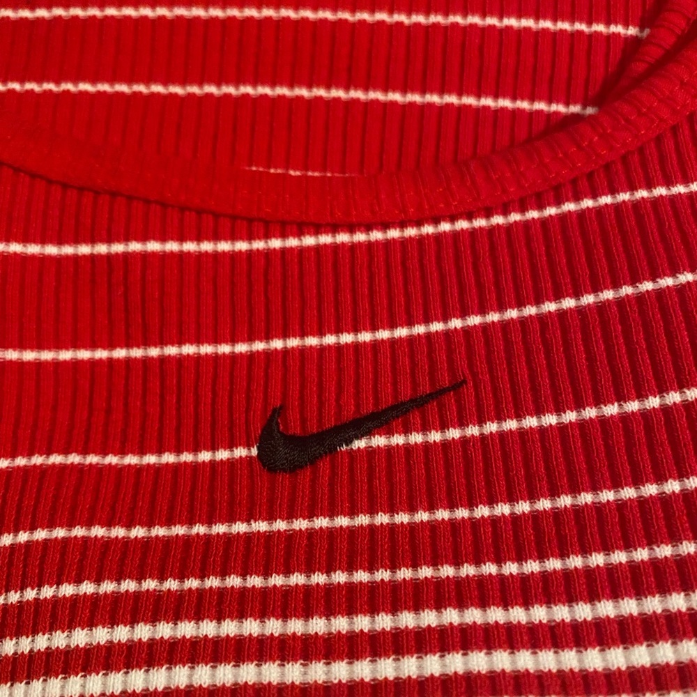 Excellent women’s Nike stripe tank top - Picture 12 of 12